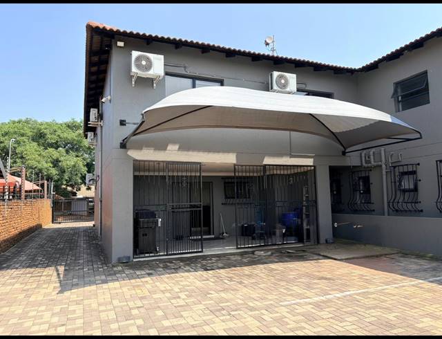 731M² OFFICE FOR SALE IN HALFWAY HOUSE